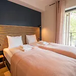 Invest Place 2 Be Apartman *