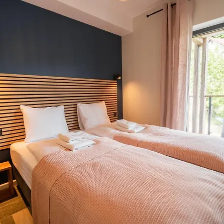 Invest Place 2 Be Apartament *